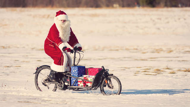 Weihnachtsmann auf Fahrrad